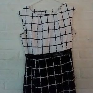 Black and White Midi Dresa